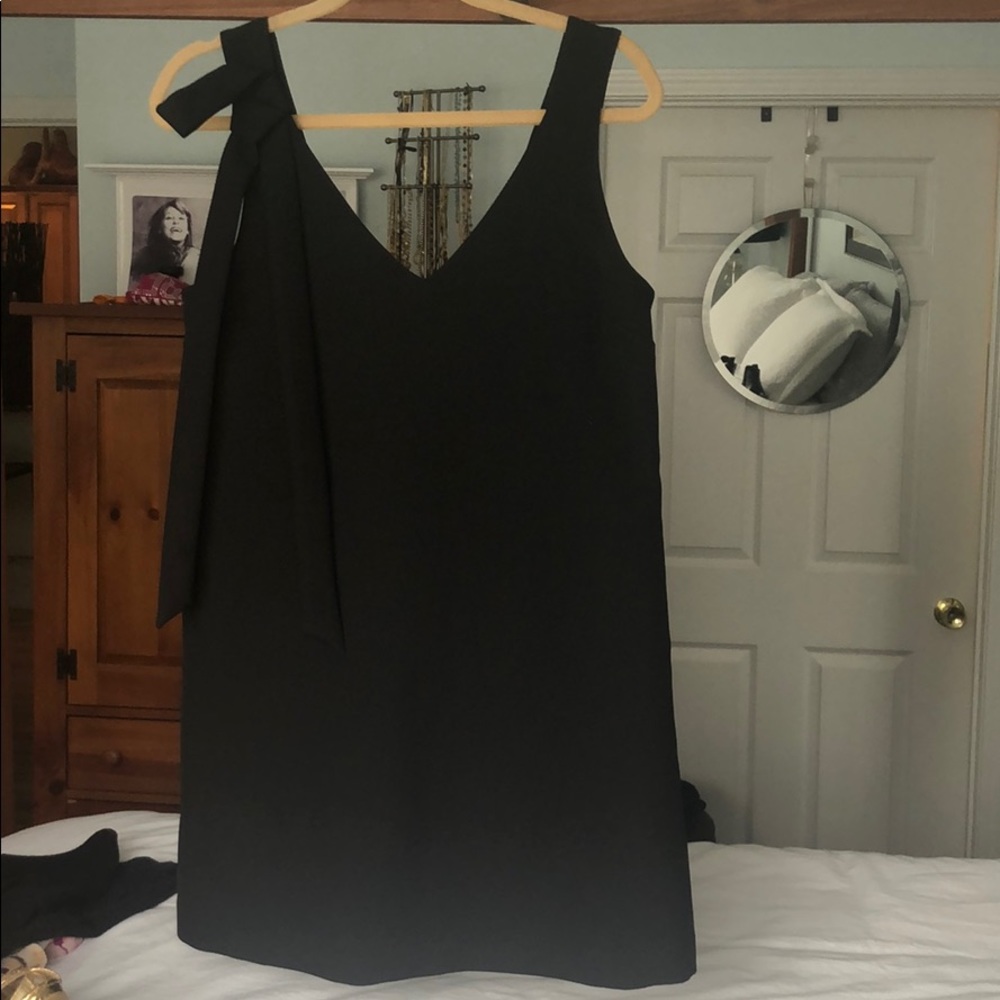 Kendall + Kylie black bow v-back shift minidress
